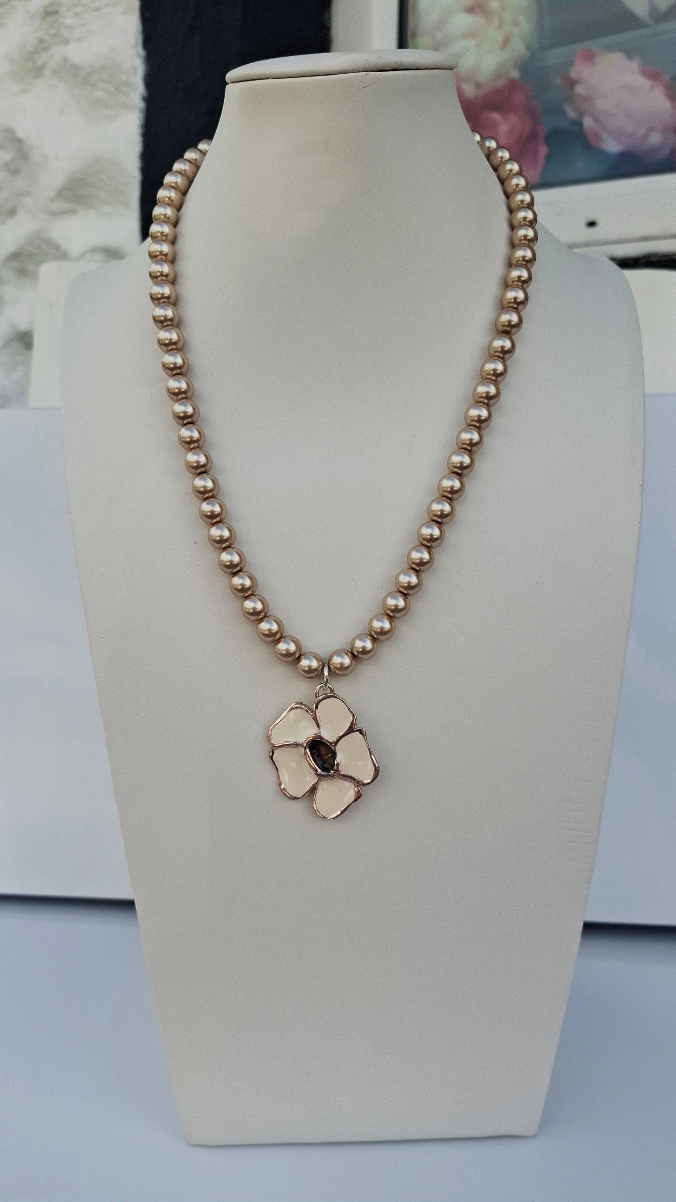 Gold Daisy Necklace